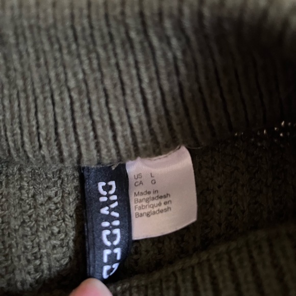 H&M knit sweater - Picture 2 of 2